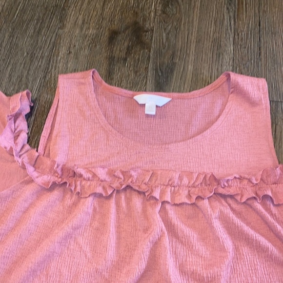 Lauren Conrad size XL cold shoulder top - Picture 4 of 5